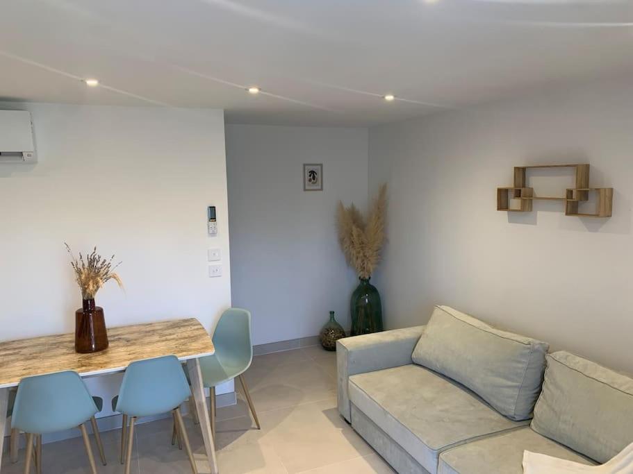 Maison De Vacances Toute Equipee A 5Mn Du Pont-Du-Gard Au Coeur De Sernhac ภายนอก รูปภาพ